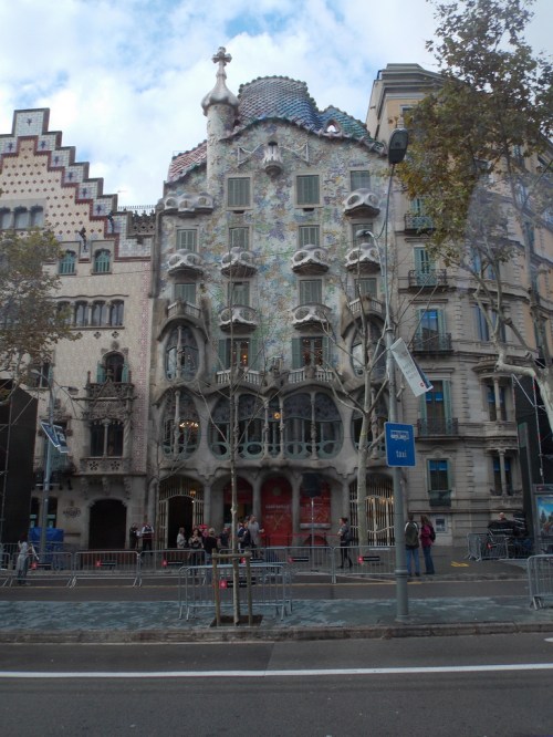 Casa Battlo during the day