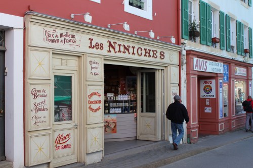 Les Niniches, the store where we found wonderful Coeur de Beurre cookies.
